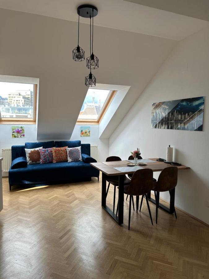 Klimatisiertes Dachgeschoss City Apartment In Zentrum Wiens Viena Exterior foto