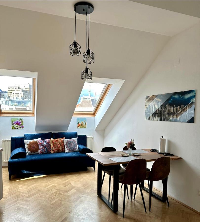 Klimatisiertes Dachgeschoss City Apartment In Zentrum Wiens Viena Exterior foto