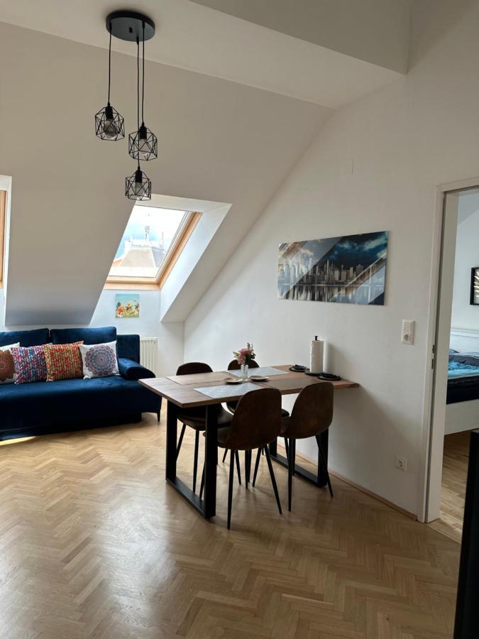 Klimatisiertes Dachgeschoss City Apartment In Zentrum Wiens Viena Exterior foto